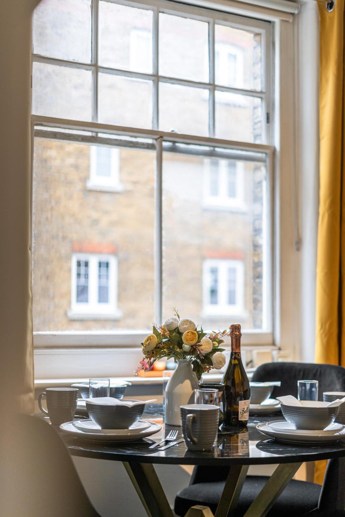 Chic Urban Retreat 1 Bedroom Gem In Covent Garden ロンドン エクステリア 写真